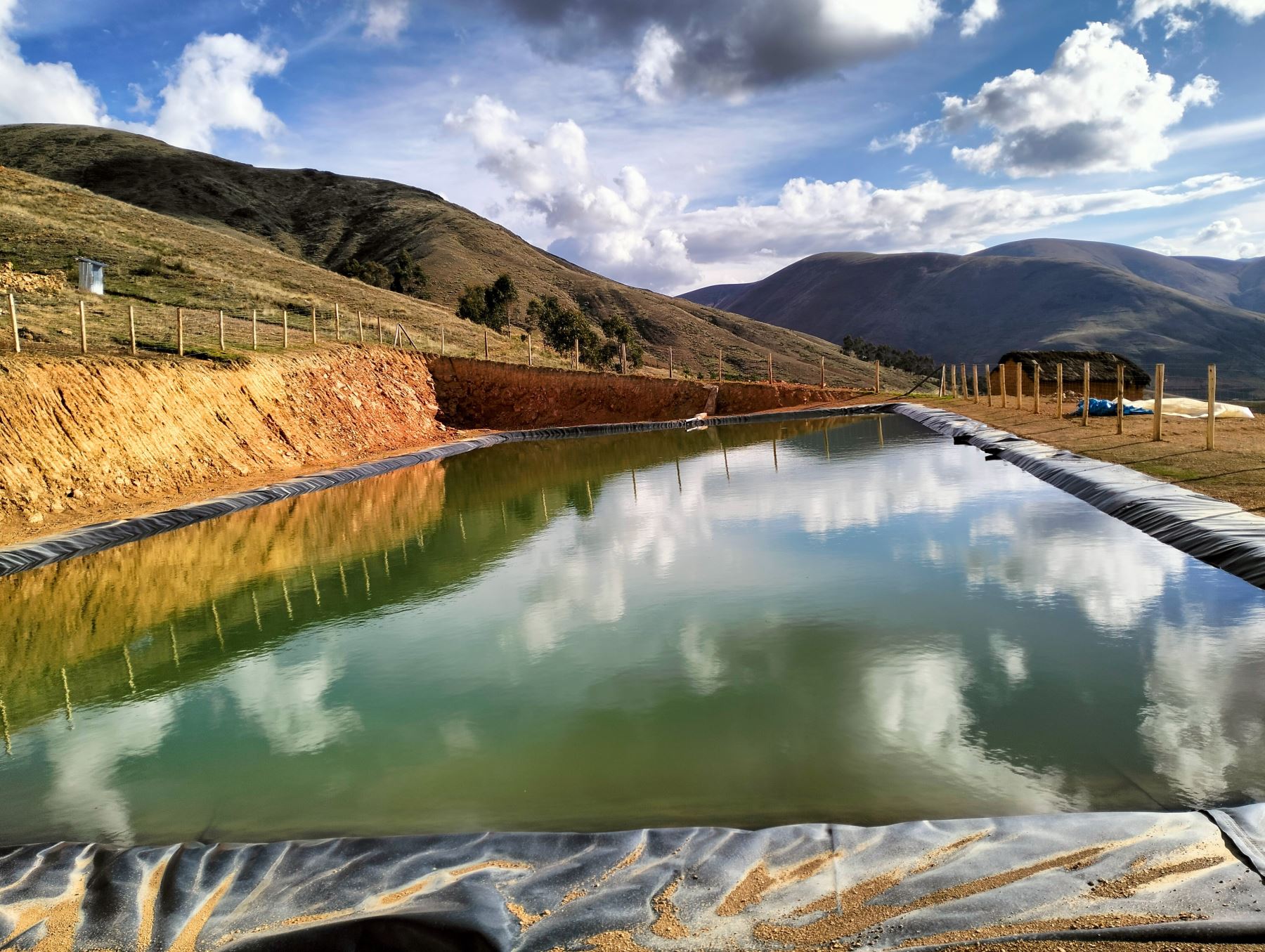 Siembra y cosecha de agua: reservorios benefician a 28 000 productores