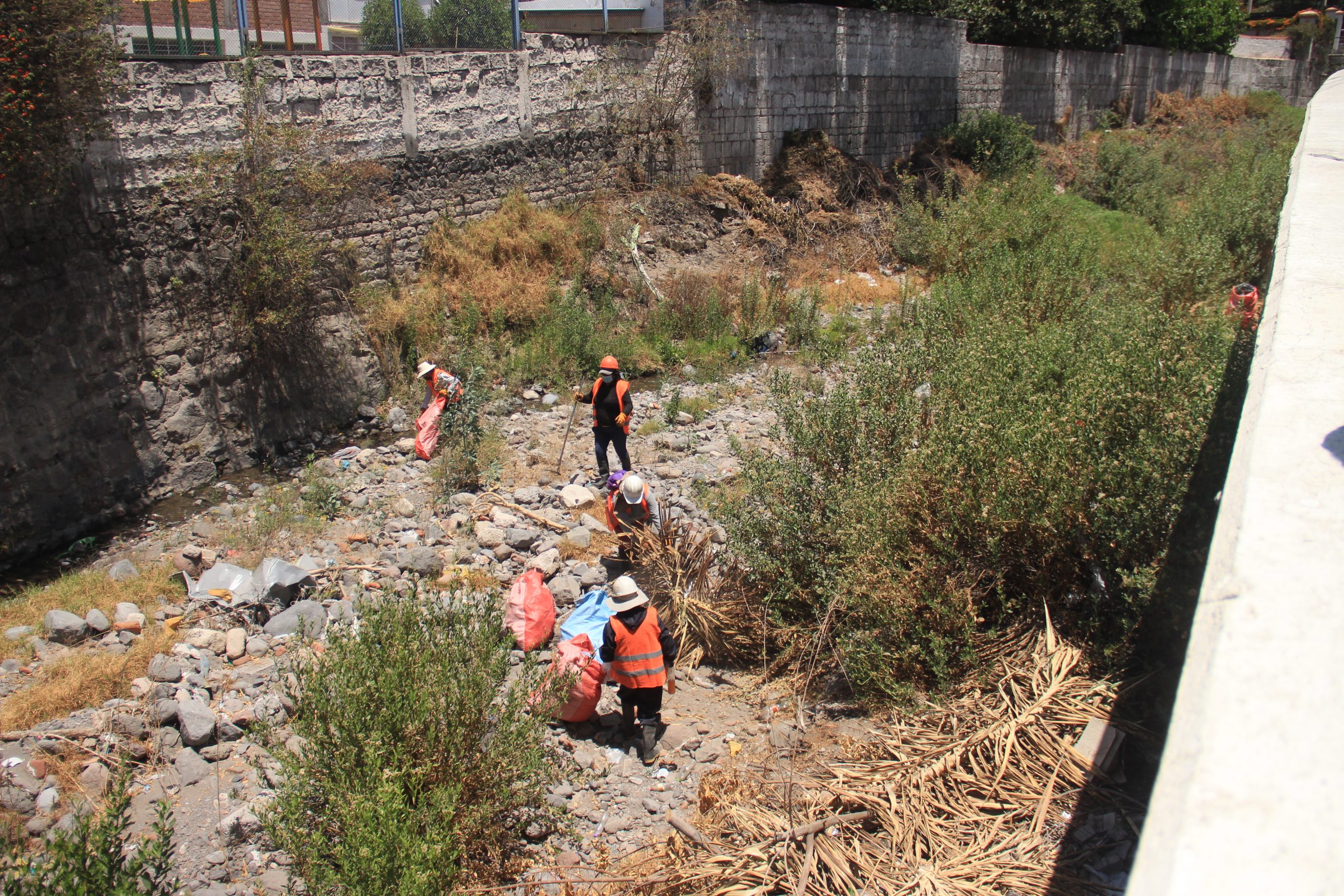 Inician limpieza de torrenteras en algunos distritos de Arequipa