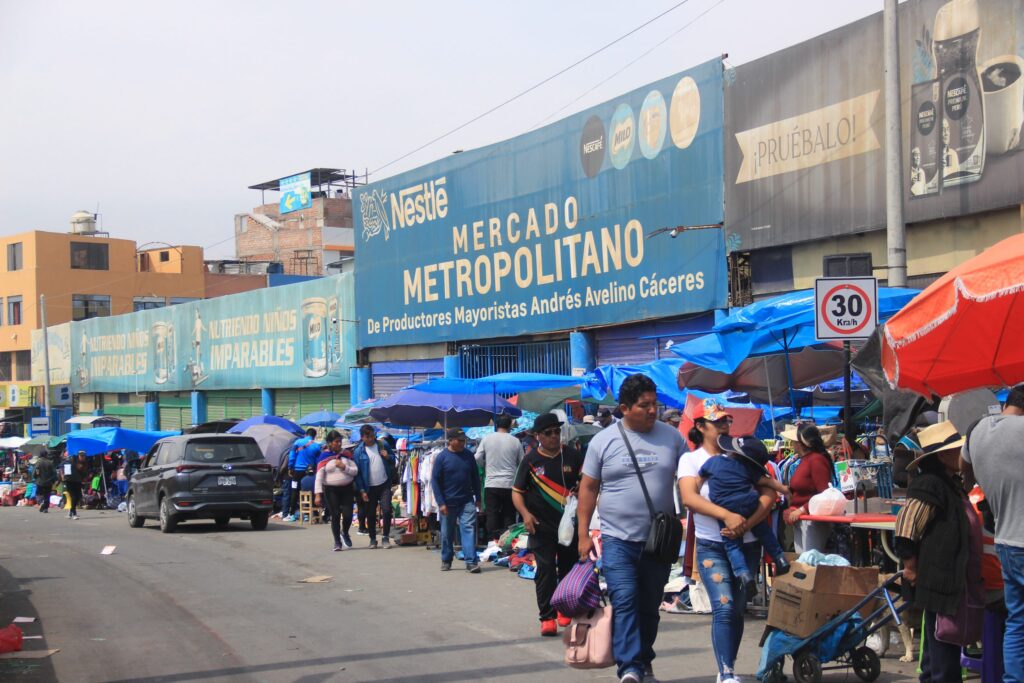 Quince mercados de la plataforma comercial Andrés Avelino aún tienen pendiente trámites de formalización.