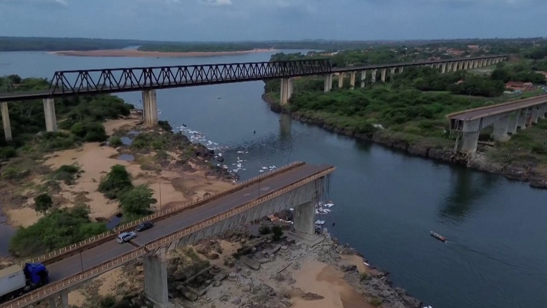 Brasil: colapso de puente deja 10 muertos y 7 desaparecidos