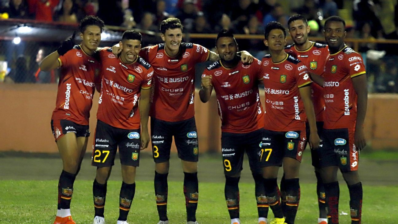 Deportivo Cuenca de Ecuador en la «Tarde Rojinegra»