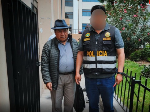 Detienen a docente acusado de tocamientos indebidos a menor de edad