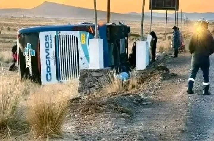 Despiste de bus interprovincial deja más de 15 heridos en Yura