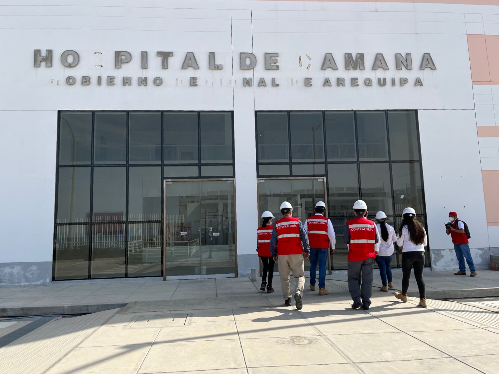 Médicos de hospital de Camaná realizan plantón de protesta contra el GRA