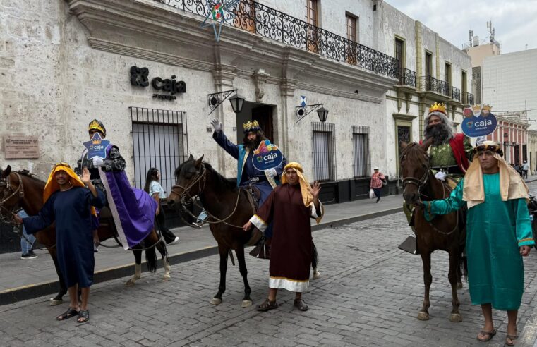 Caja Arequipa cierra festividades navideñas con bajada de Reyes Magos