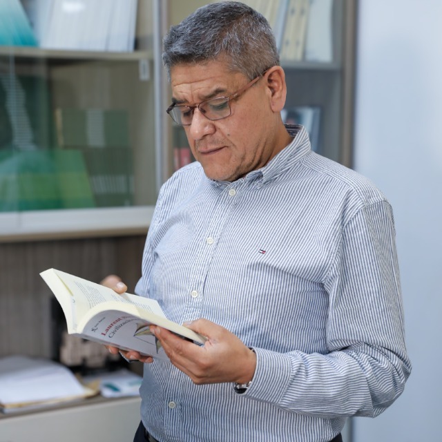 “A los jóvenes no les interesa la política, porque los políticos no se interesan en ellos”