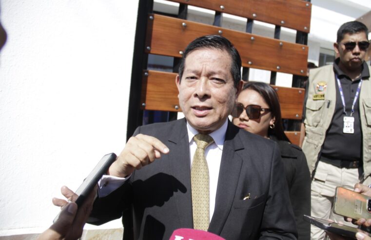 Ministro Arana asegura que no hay nada irregular en sus llamadas