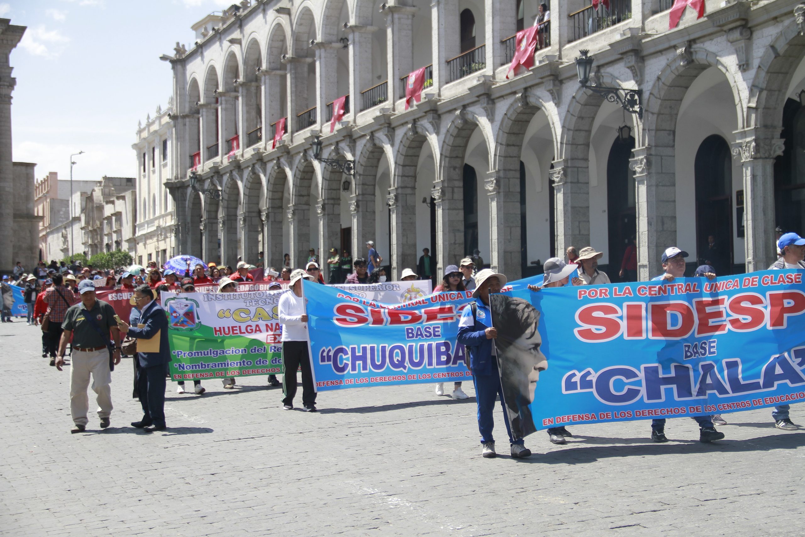 Docentes anuncian protesta por baja asignación para deuda social