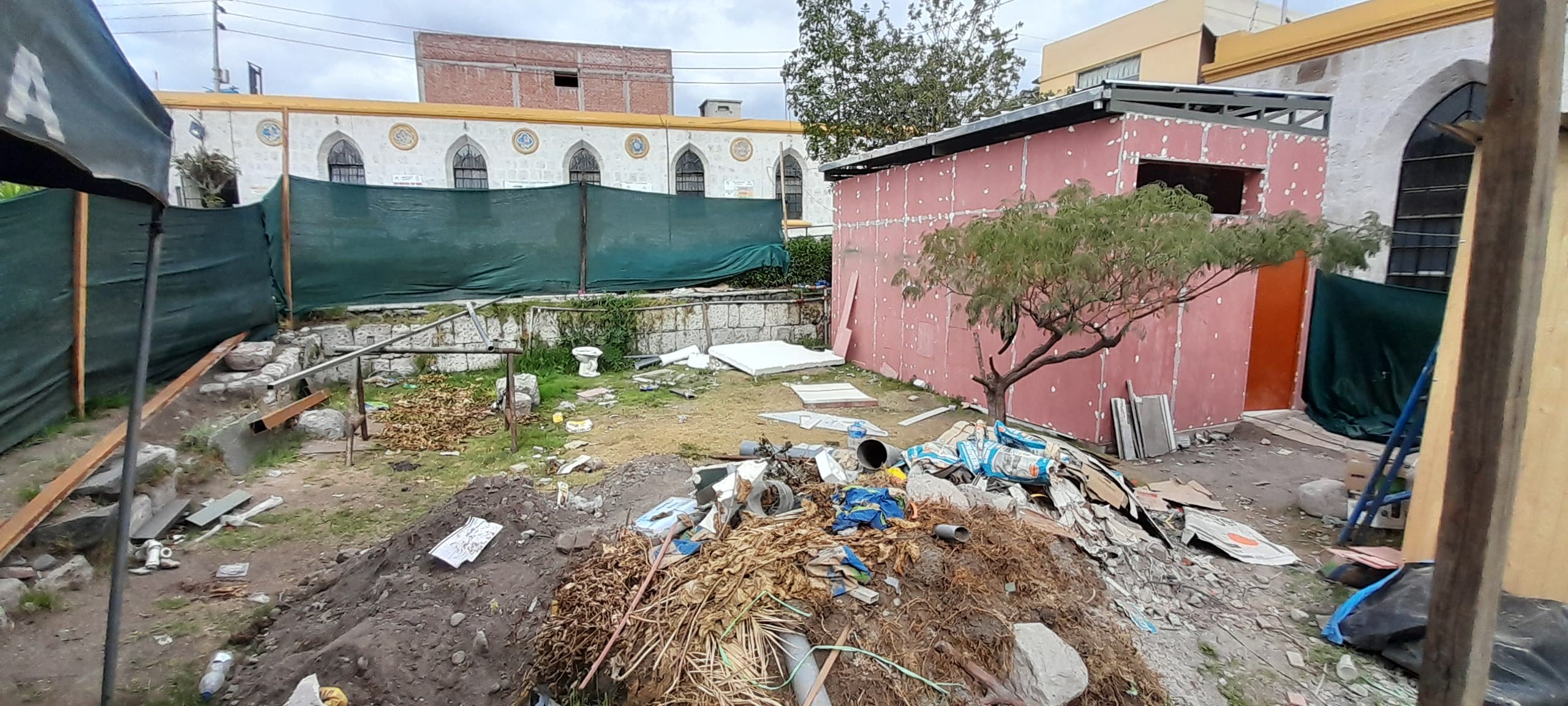 Retraso de obra en baños del hospital Goyeneche perjudica a los pacientes