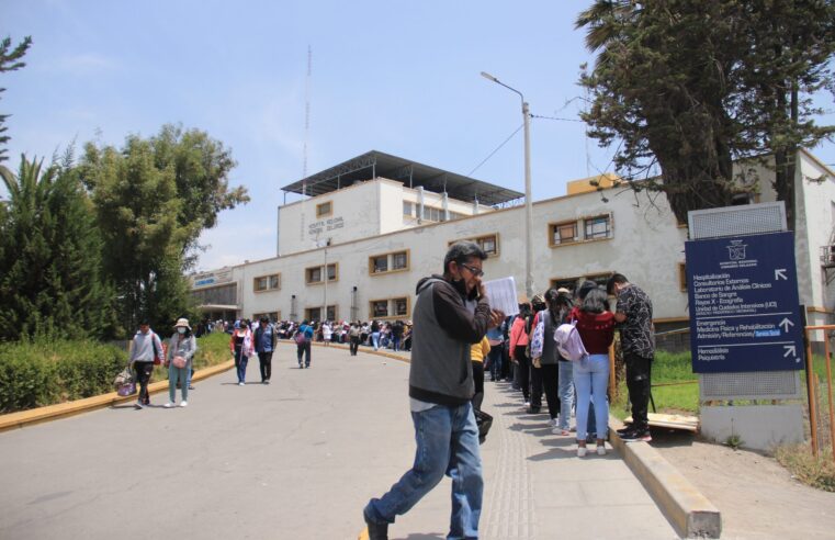 Colas en hospital Honorio Delgado persisten pese a cambio de modalidad de entrega de citas