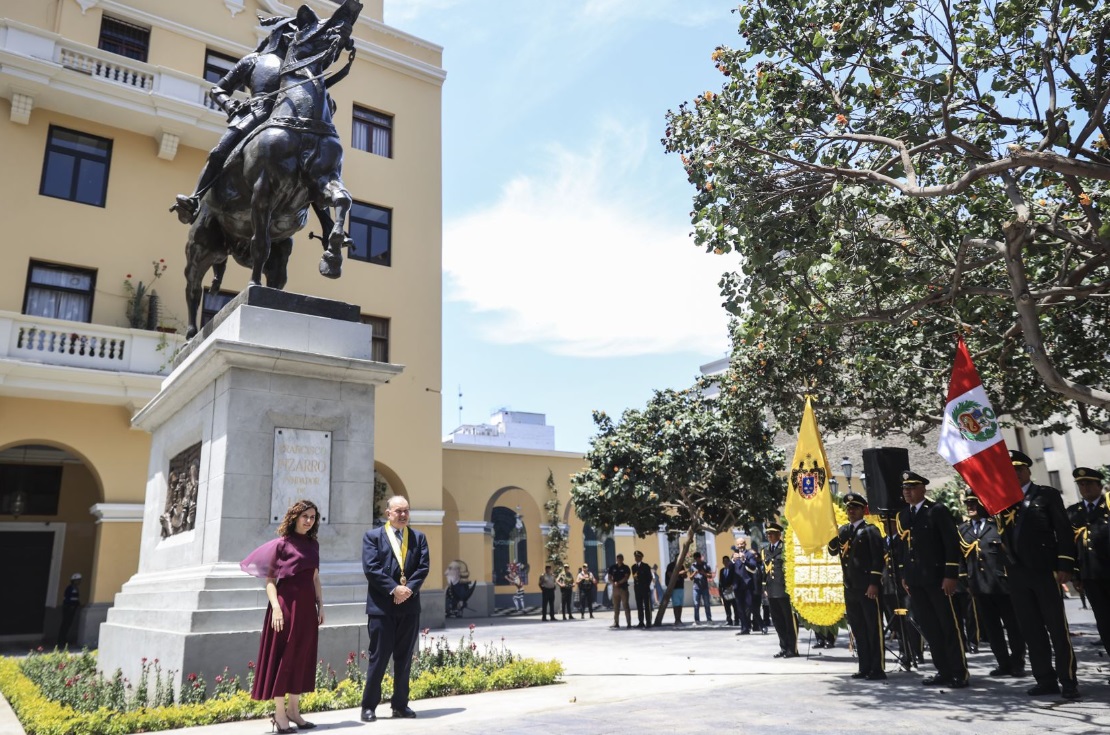 Boluarte y Adrianzén no asistieron a misa por el aniversario de Lima