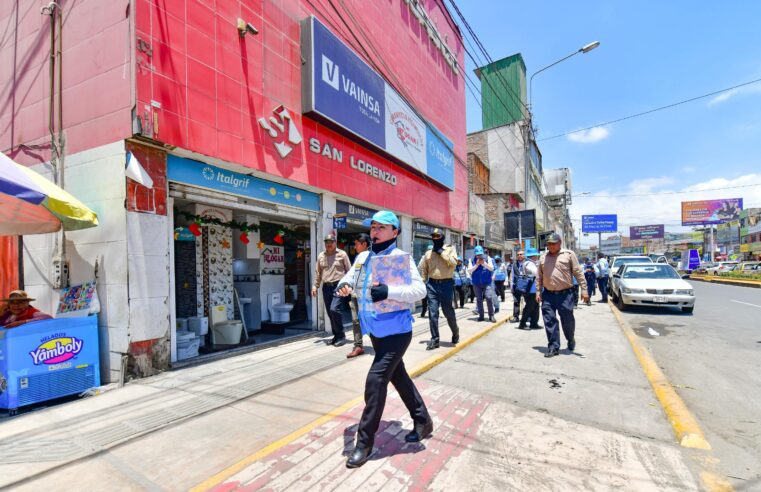 Liberan productos de ferretería colocados en veredas de Av. Jesús