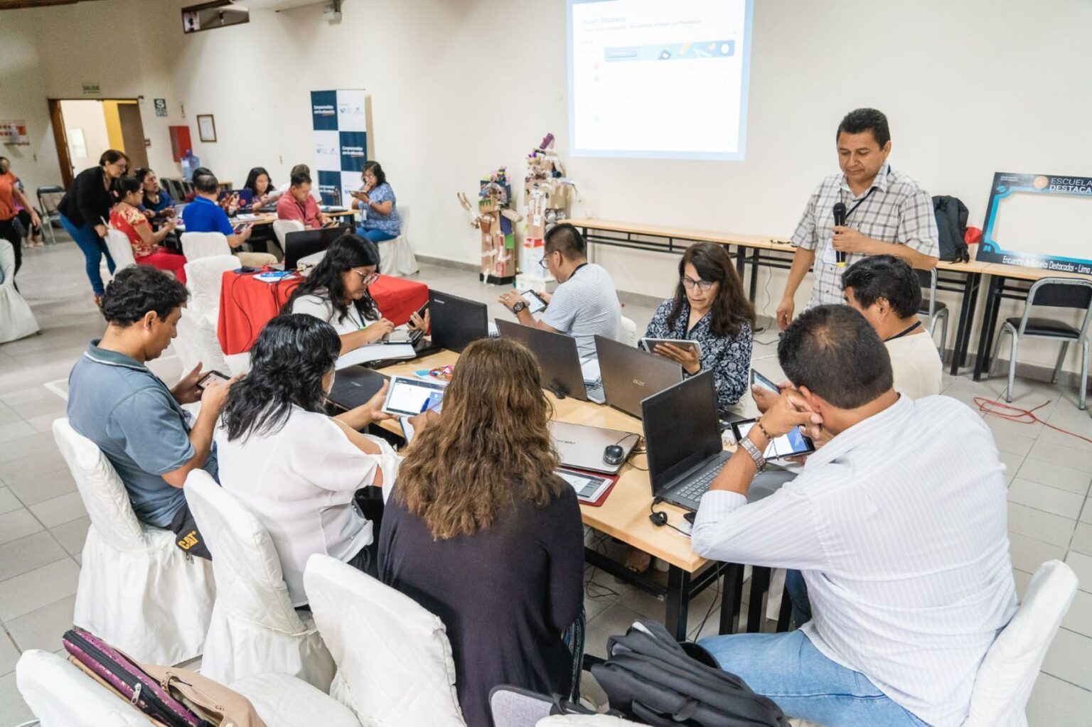 Más de 100 docentes se capacitan en trasformación digital – Diario El ...