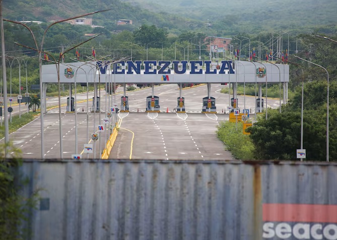 La dictadura de Maduro cerró la frontera de Venezuela con Brasil