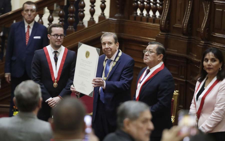 Edmundo González fue distinguido por el Congreso de la República