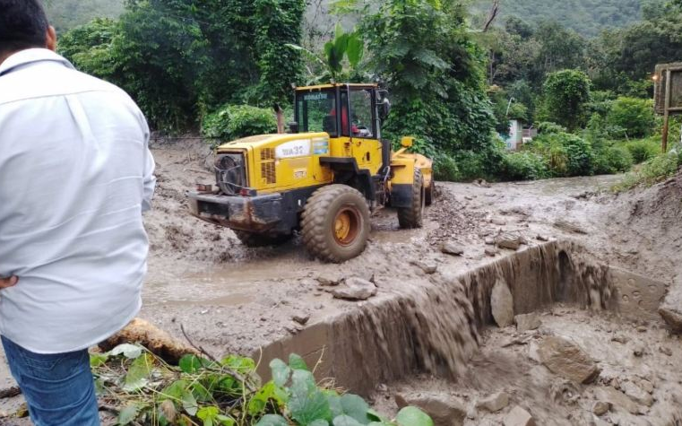 Redoblan trabajos ante los constantes deslizamientos en vía Quillabamba- Echarati