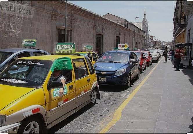 Arequipa: Taxistas acusan a municipio provincial de promover la informalidad