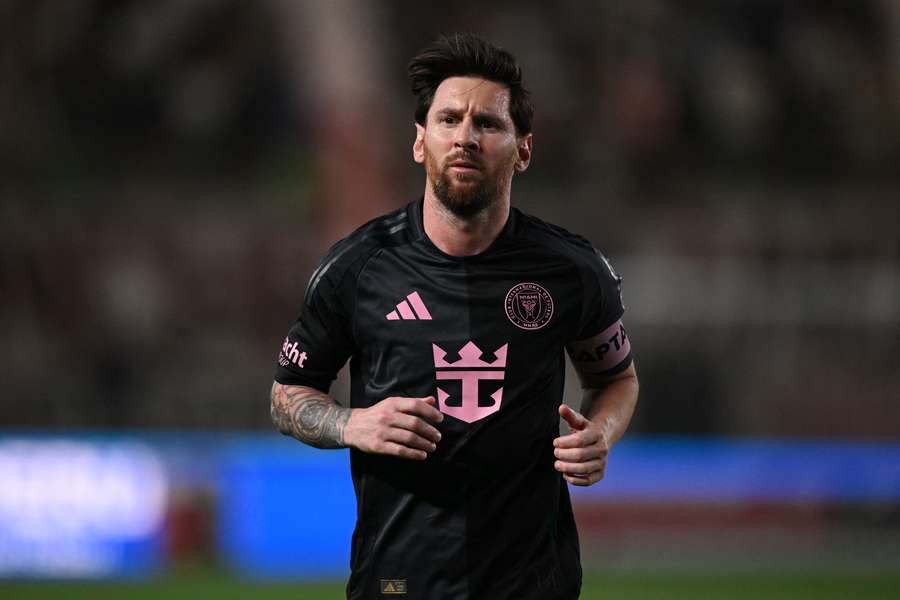 Messi alborotó Lima y su equipo le ganó a la U en penales