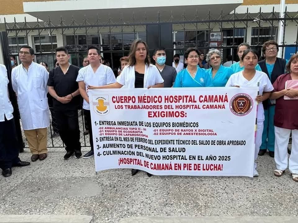 Médicos del hospital de Camaná operan como se hacía en el siglo 19