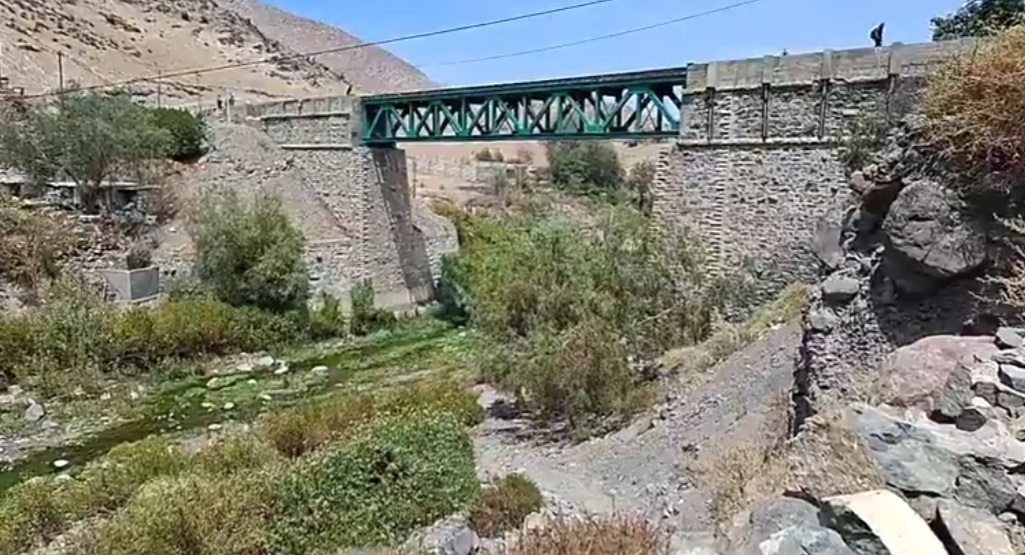 Mujer fallece tras caer de puente ferroviario en Hunter