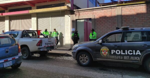 Hallan cuerpos de madre e hija en colegio de Juliaca