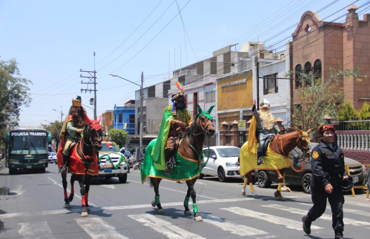 Arequipeños esperan con expectativa bajada de los tres Reyes Magos