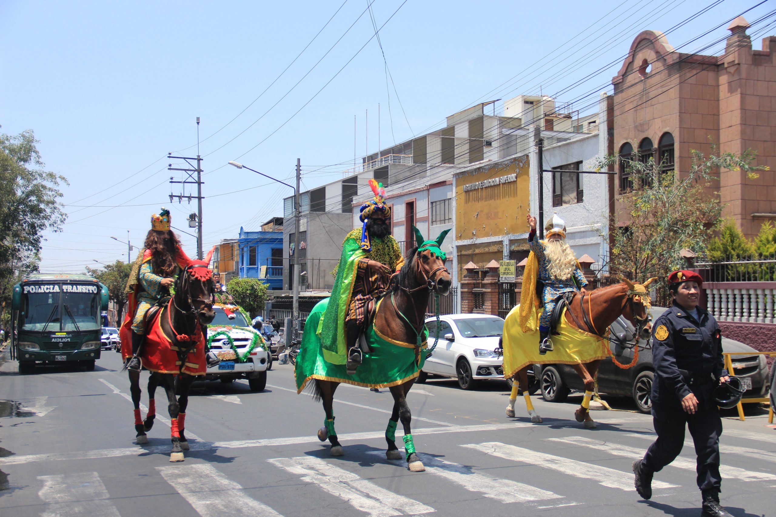 Arequipeños esperan con expectativa bajada de los tres Reyes Magos