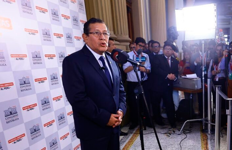 Pleno extraordinario vería censura de Eduardo Salhuana