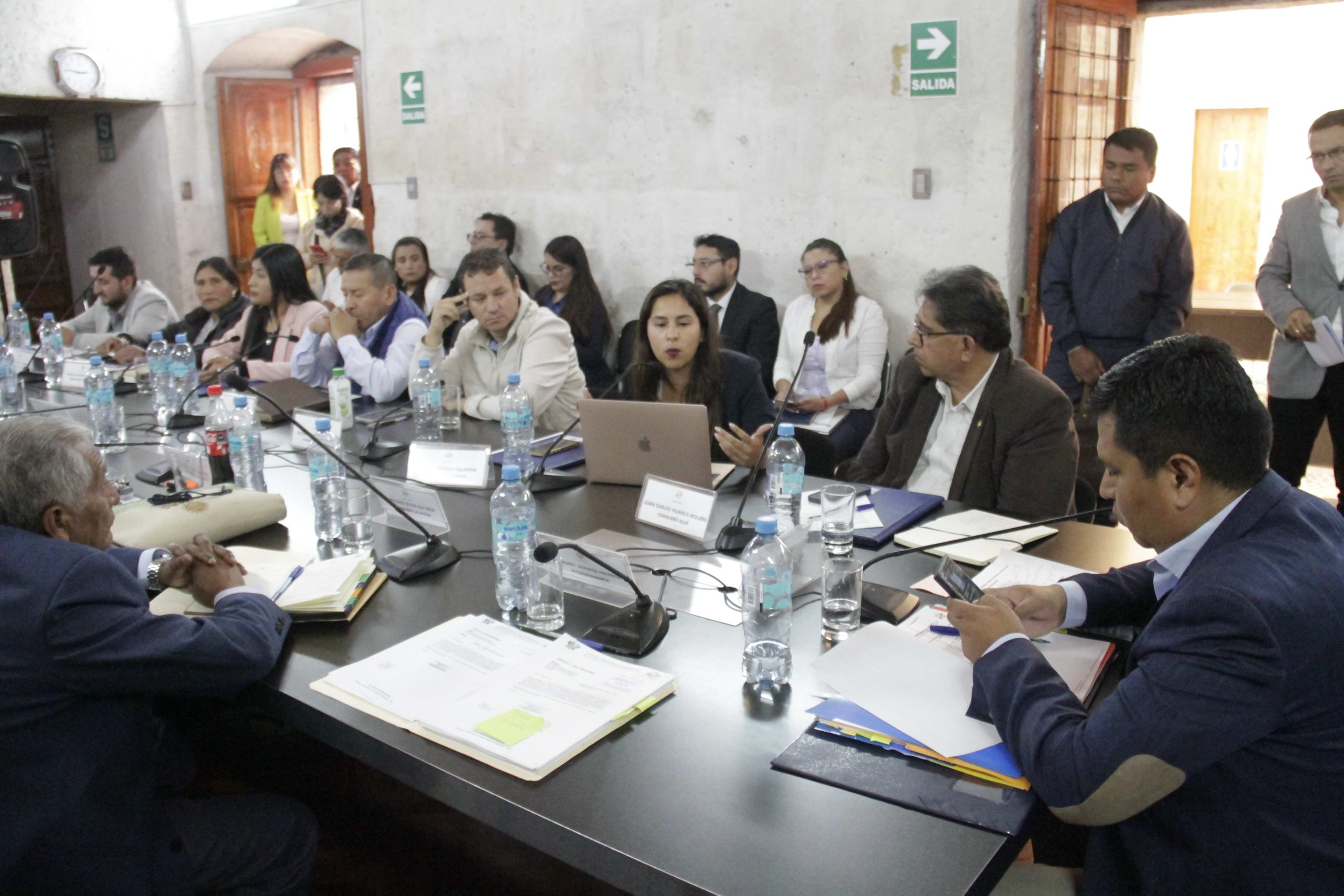 Seis consejeros retrasan entrega de planes de fiscalización