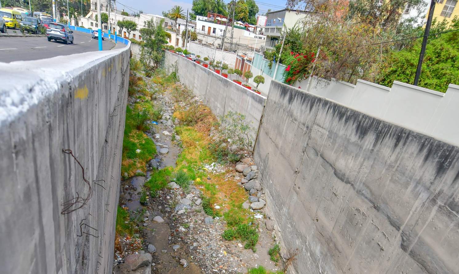 Municipios deben limpiar más de 15 kilómetros de torrenteras