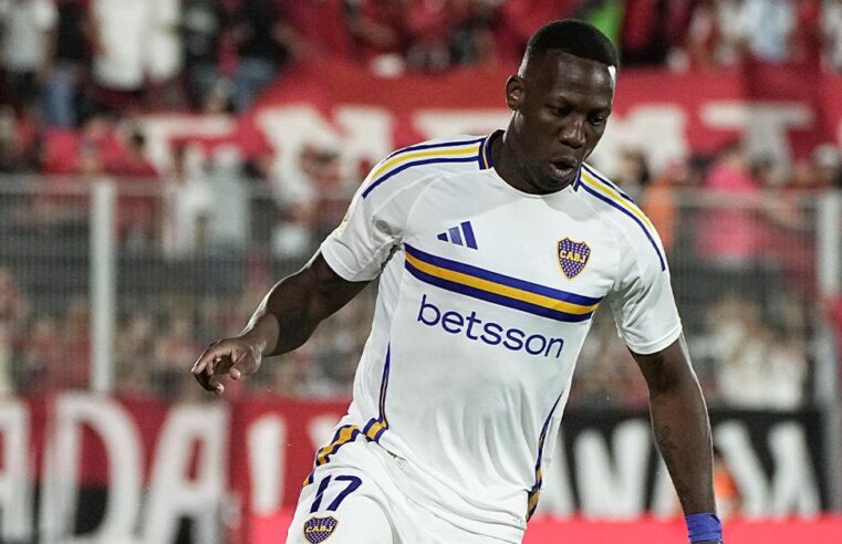 Advíncula reaparece en la lista de Boca Juniors