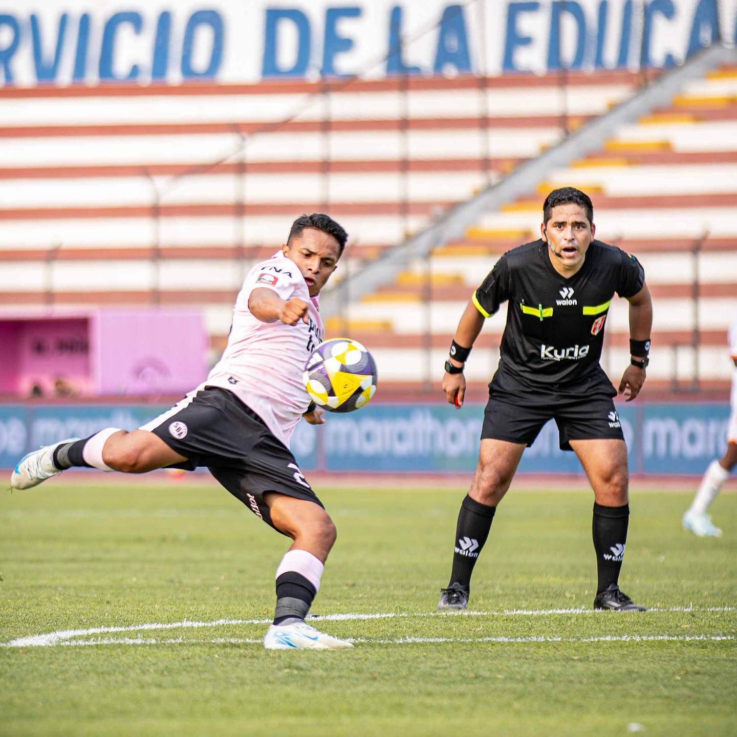 Presidente de la Conar estallá contra árbitro Zamora