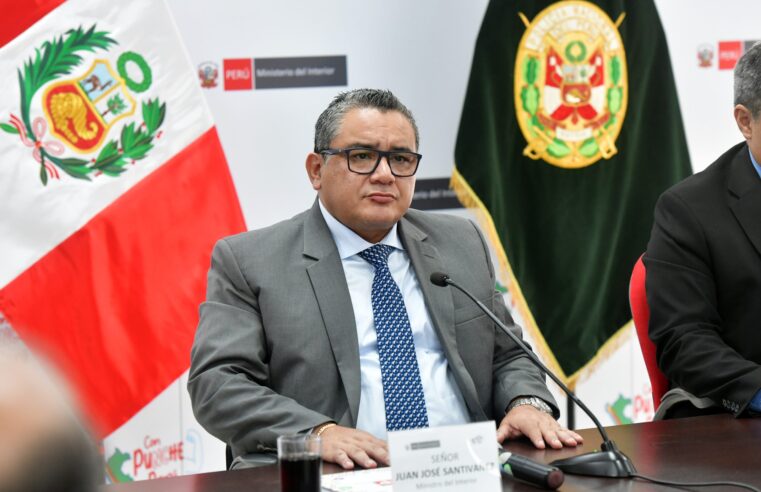 Santiváñez defiende pago de S/ 30 mil a López Aedo y minimiza críticas