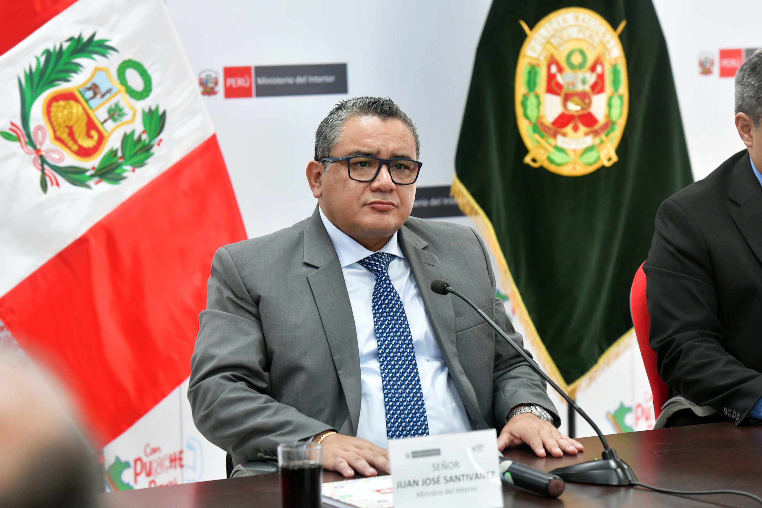 Santiváñez defiende pago de S/ 30 mil a López Aedo y minimiza críticas