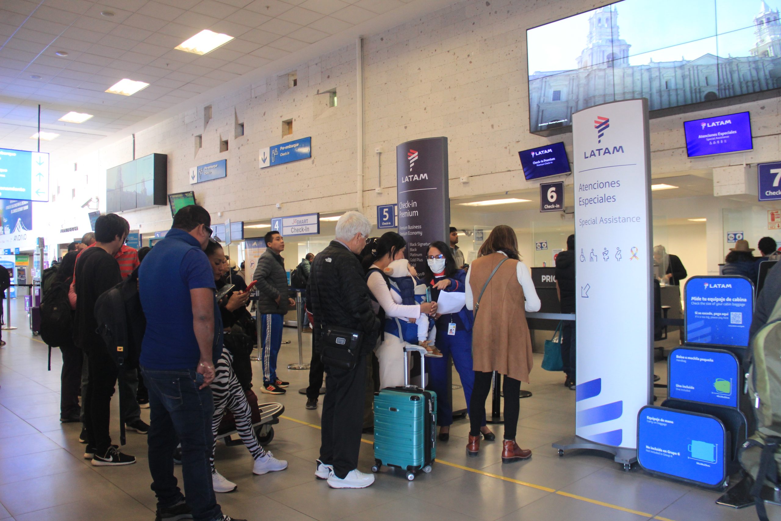 Neblina suspende vuelos en Arequipa y afecta a cientos de pasajeros