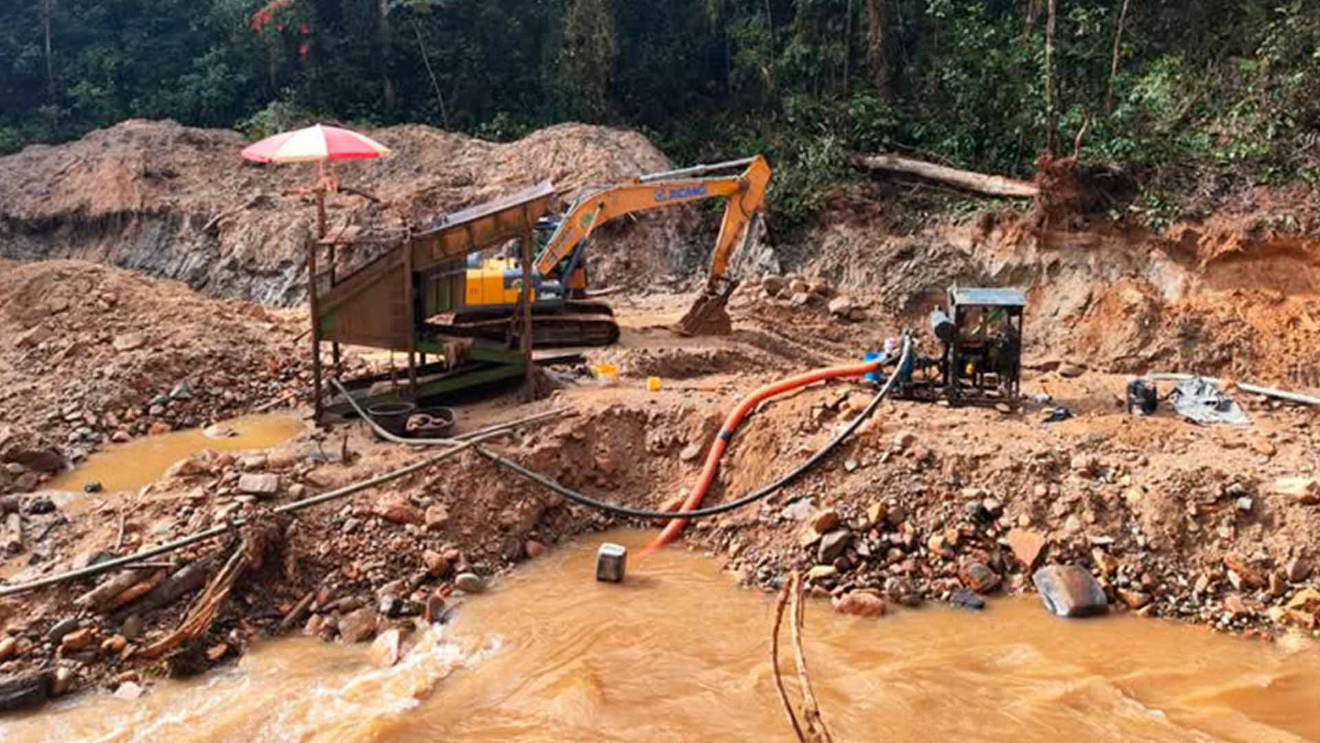 Dos sentenciados por transportar combustible para minería ilegal