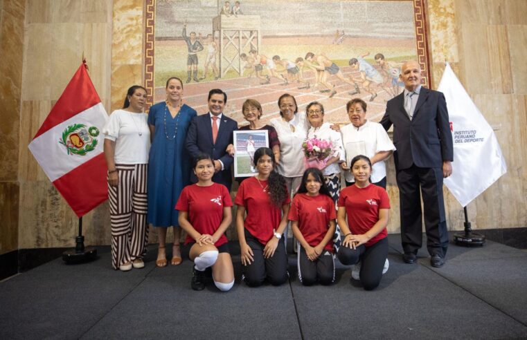 Legendaria «Lucha» Fuentes recibió merecido homenaje