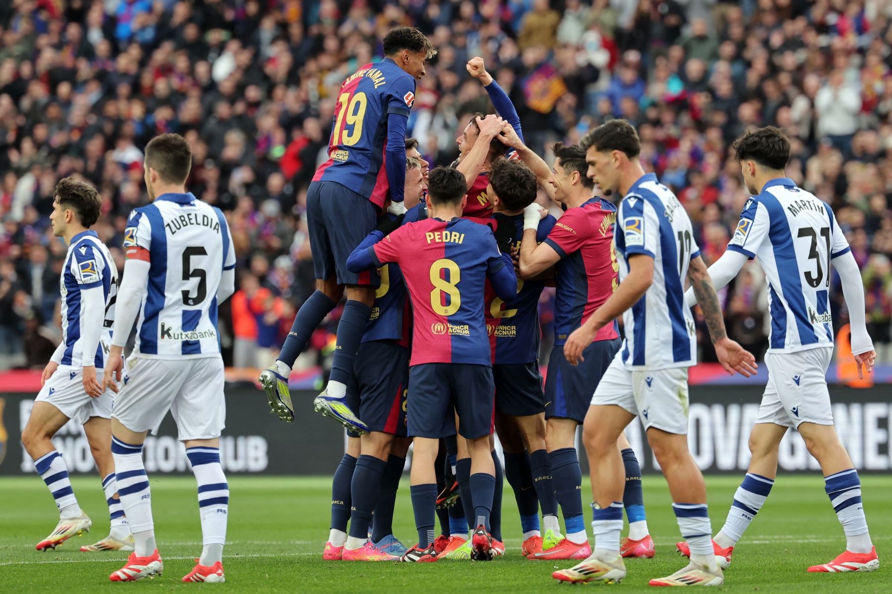 Barcelona recuperó la punta tras goleada al Real Sociedad