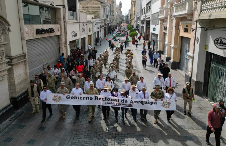 Pasacalle por el inicio del año escolar en medio de deficiencias en educación