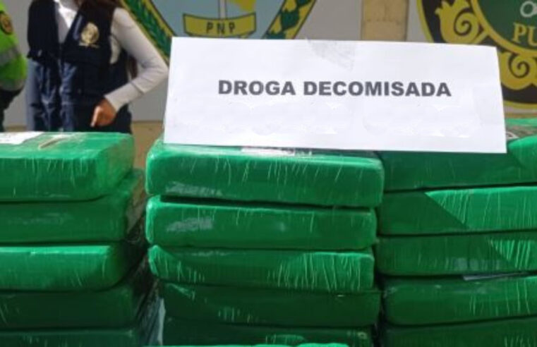Más de cien personas se enfrentan a PNP durante incautación de cocaína