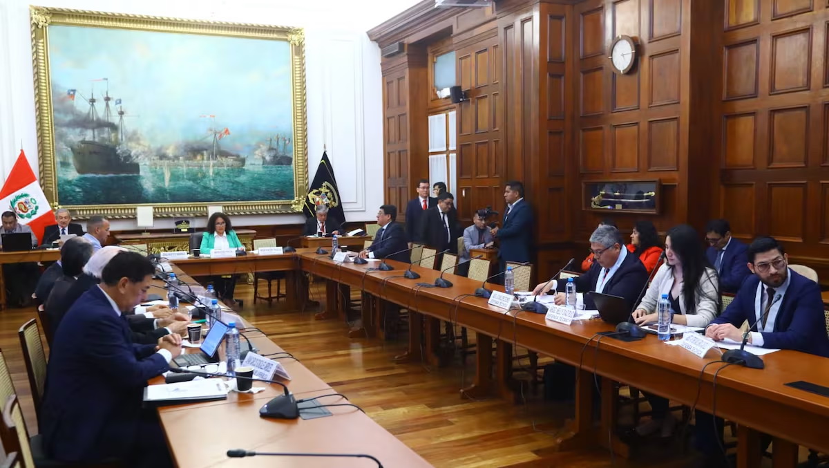 Denuncia contra Boluarte por caso Rolex en la cuerda floja