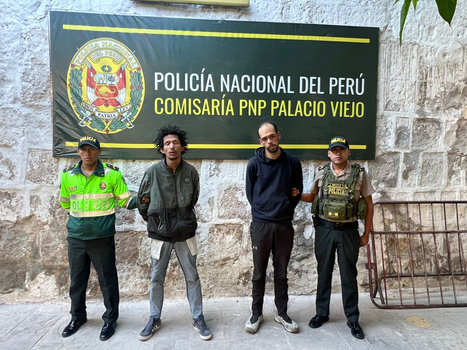 PNP recupera celular robado a joven en el Cercado