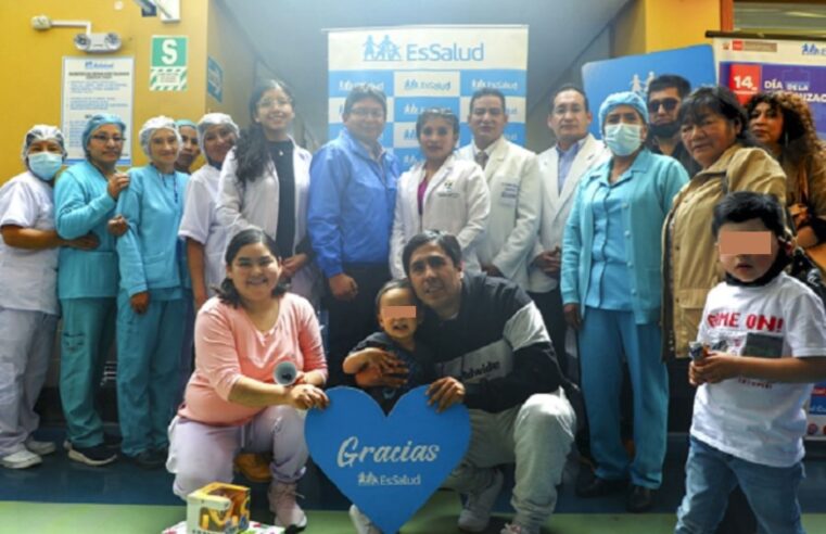 Bebé de 11 meses supera raro cáncer renal infantil