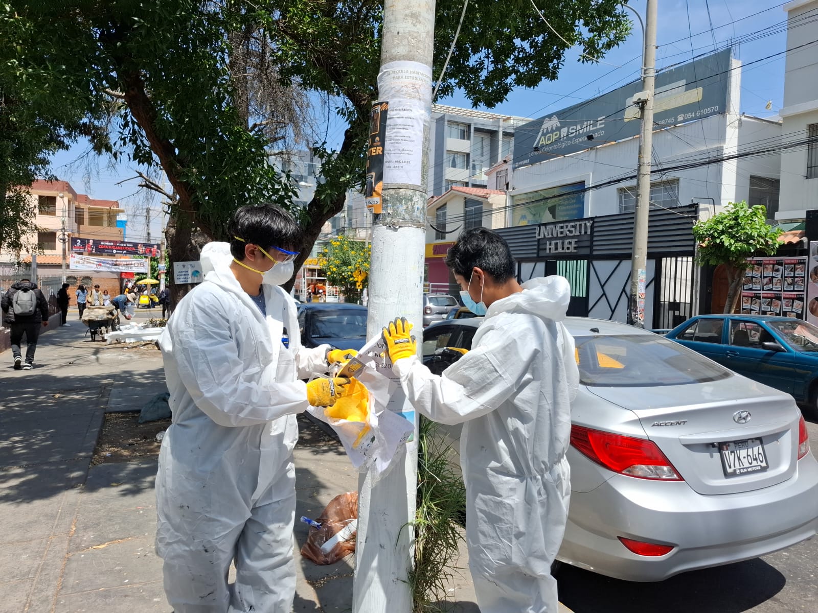 Promotores ambientales limpian espacios públicos en el Cercado