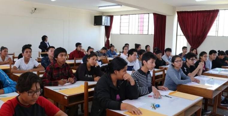 Agustinos tendrán dos semanas de clases y luego docentes acatarán paro indefinido