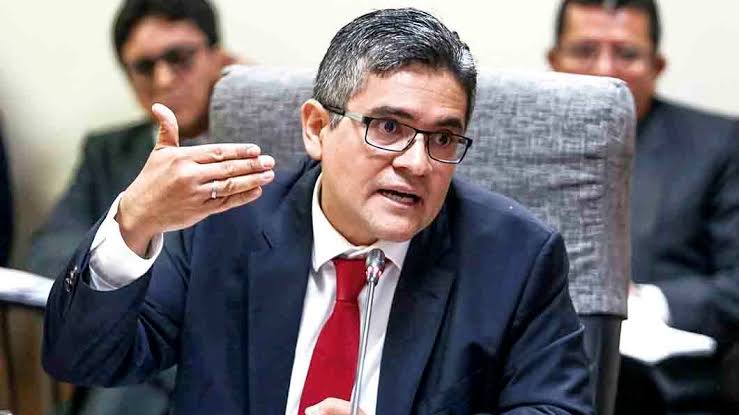 Fiscal Pérez formaliza denuncia contra autoridad que lo suspendió