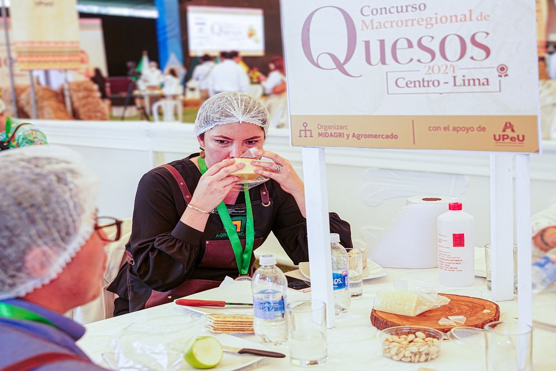 Productores compiten por el título del mejor queso del Perú
