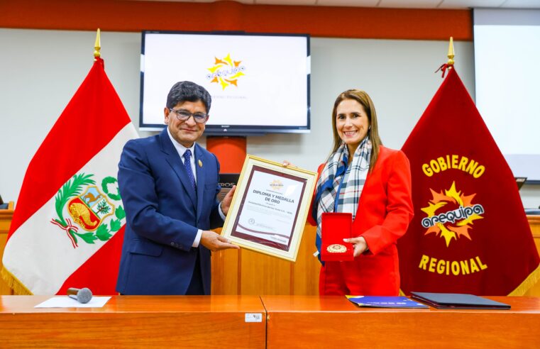 GRA otorga Medalla de Oro a SEAL por sus 120 años