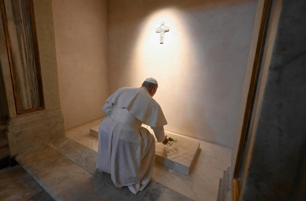 El papa León XIV acudió a rezar ante tumba de Francisco
