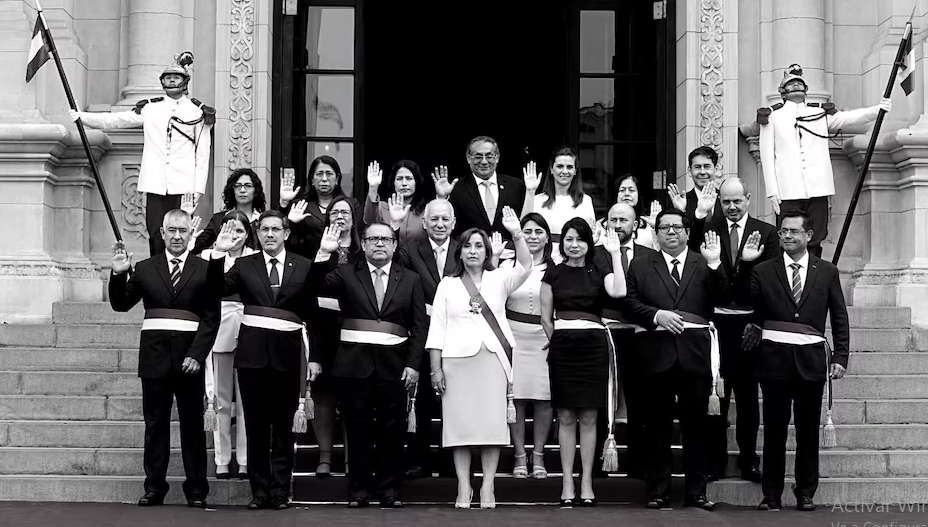 Ministros pasajeros, políticas truncas